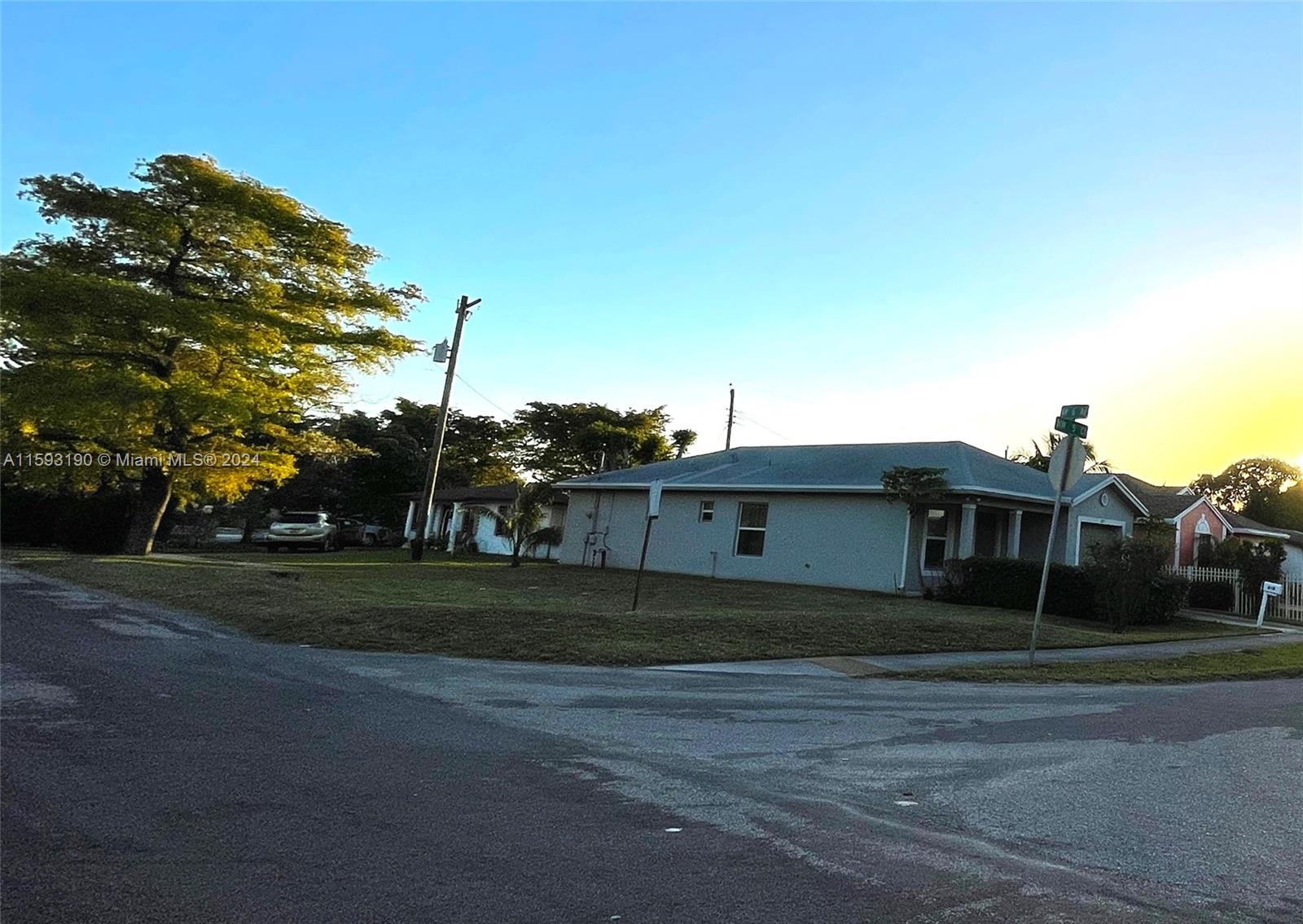 f3b61b38-128 6 Nw Ave, Hallandale Beach FL 33009 — #A11593190